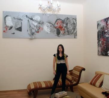 Pictoriţa modistă: Cu prima colecţie, Amalia Buie a reuşit să câştige un festival naţional de modă jurizat de "gurul" Cătălin Botezatu (FOTO)